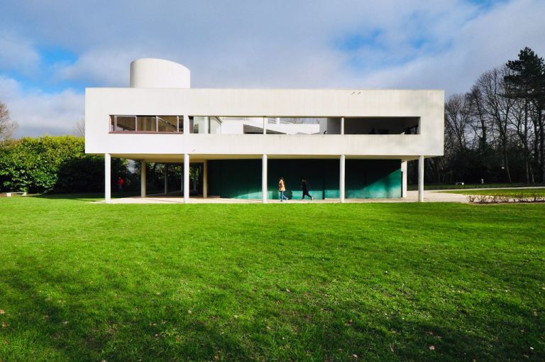 تأثیر نور طبیعی در طراحی ویلاهای مدرن ایرانی